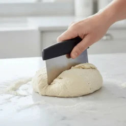 Deigskrape i rustfritt stål med måleskala 16,5 cm