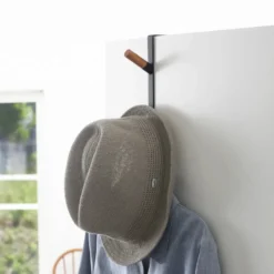 Dørhenger i stål og tre sort